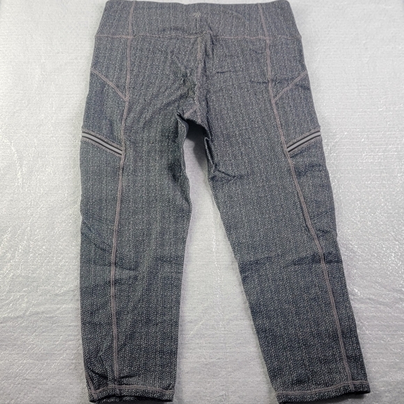 Athleta Gray Pull On Zip Pockets Activewear Capri Leggings Pants Size Medium - Picture 3 of 8